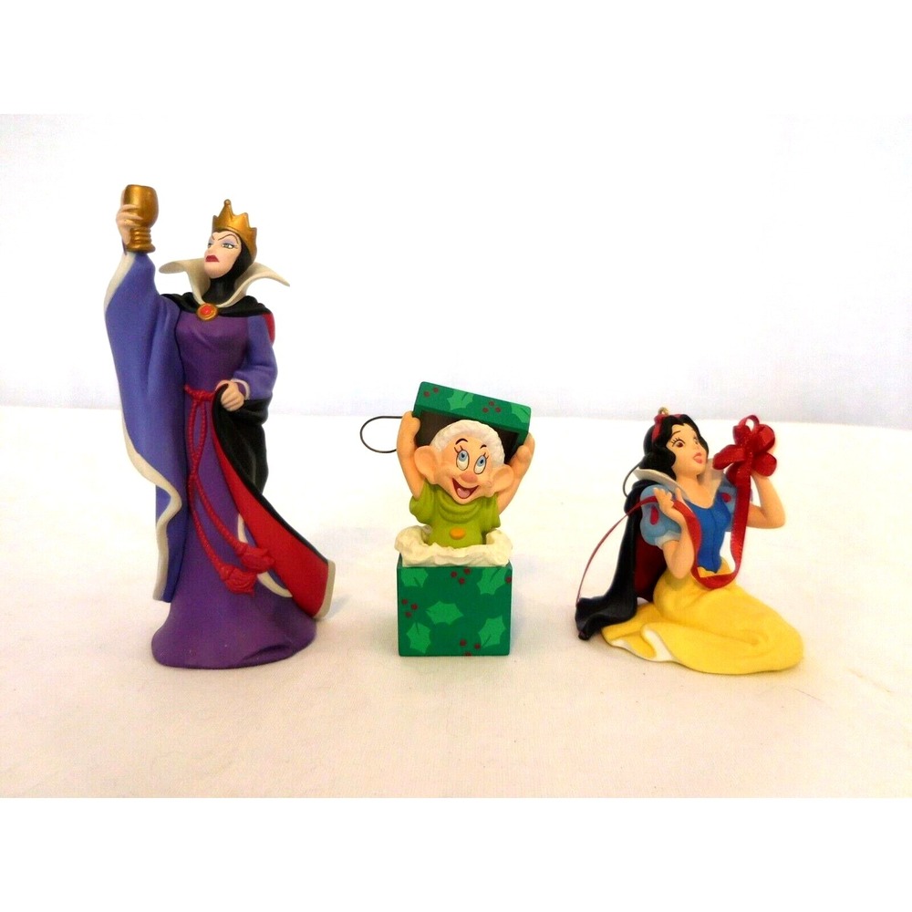 Walt Disney's Snow White Jealous Queen Hallmark Keepsake Ornament + Snow white